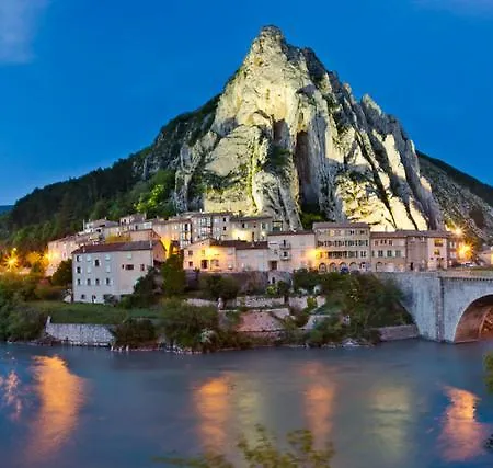 乌斯塔莱酒店 招待所