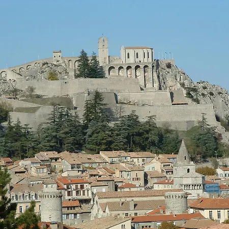 בית הארחה L'oustalet 3*